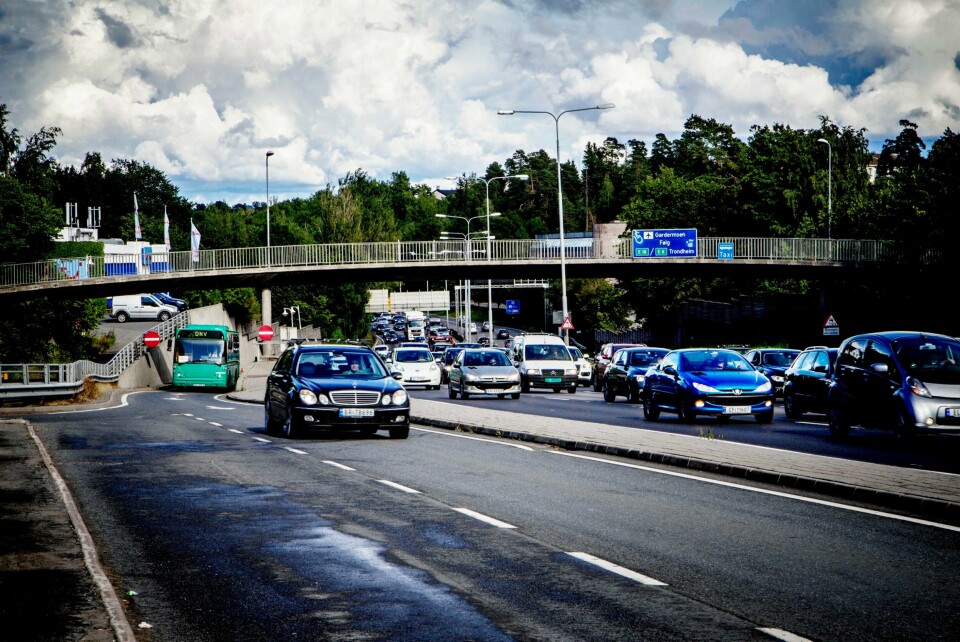 Den fysiske veikapasiteten på E18 i Vestkorridoren kan ikke økes, mener den nye byregjeringen i Oslo. Dermed er det duket for durabelige slag om veistrekningen i månedene framover, blant annet når Oslopakke 3 skal reforhandles. FOTO: MARTE GJÆRDE