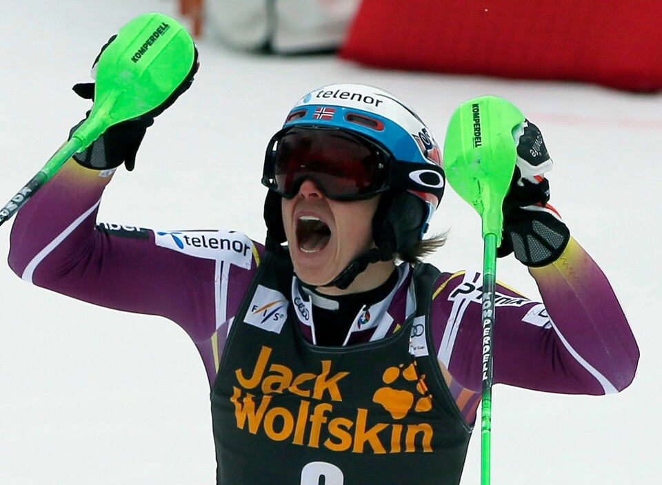 Henrik Kristoffersen skjønner hva som skjer i målomrdet søndag. FOTO: MARCO TROVATI/NTB SCANPIX