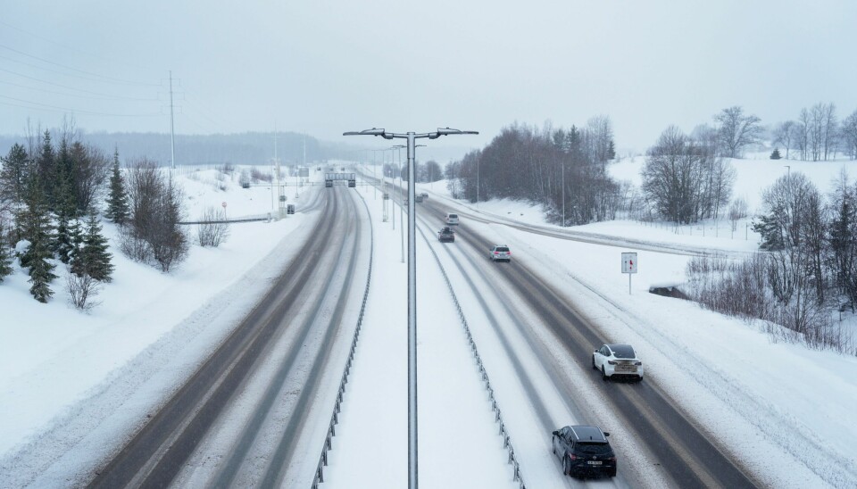 Sommerdekk på glatte eller snøkledde veier kan i verste fall bli fatalt. Viktigere enn frister, er å kjøre etter forholdene, sier If. Sommerdekk på glatte eller snøkledde veier kan i verste fall bli fatalt. Viktigere enn frister, er å kjøre etter forholdene, sier If.