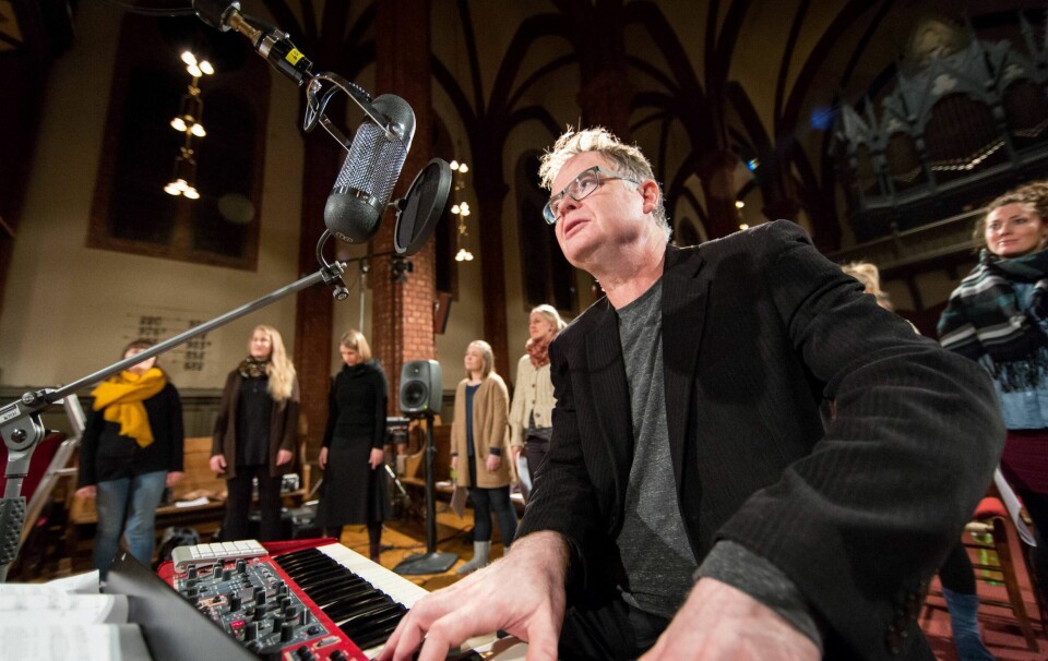 Frode Fjellheim med medlemmer av Cantus under innspillingen av det nye albumet i Uranienborg kirke. FOTO: MORTEN LINDBERG/2L Frode Fjellheim med medlemmer av Cantus under innspillingen av det nye albumet i Uranienborg kirke. FOTO: MORTEN LINDBERG/2L