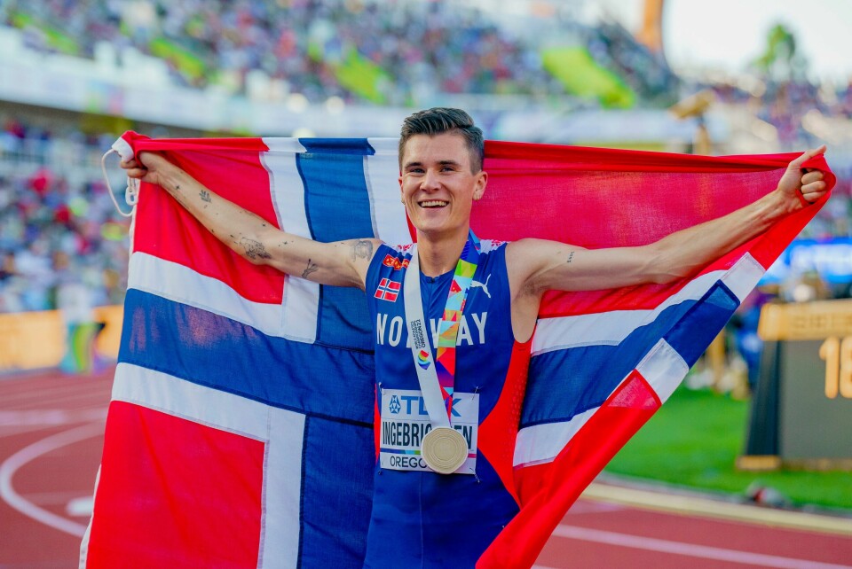 Jakob Ingebrigtsen fronter den norske troppen til friidretts-EM i München. Jakob Ingebrigtsen smiler bredt etter VM-gullet på 5000 meter i Eugene. Foto: Stian Lysberg Solum / NTB