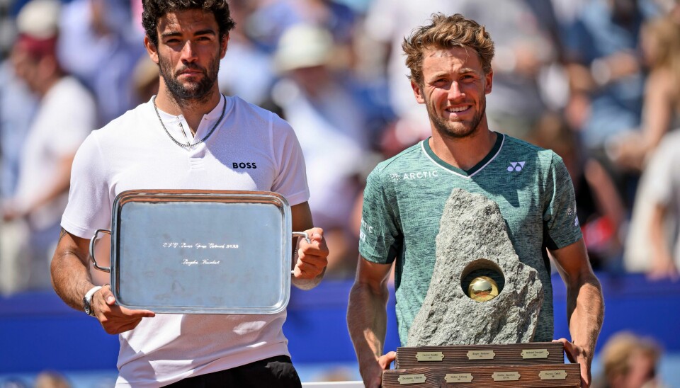 Casper Ruud vant sin niende ATP-tittel i Gstaad søndag ettermiddag, men måtte etter seieren over Matteo Berrettini melde at han kommer til å stå over Kitzbühel kommende uke. Casper Ruud slo Matteo Berrettini i kampen om seieren i ATP 250-turneringen i Gstaad. Foto: Anthony Anex / Keystone via AP / NTB