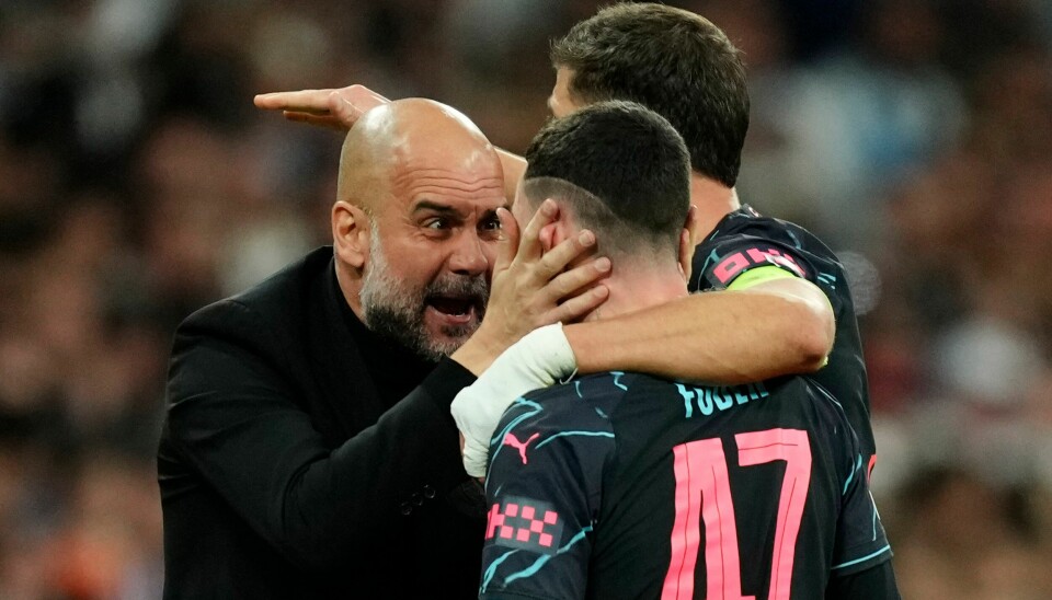 Pep Guardiola gratulerer Phil Foden med 2-2-målet i bortekampen mot Real Madrid. Foto: Jose Breton, AP / NTB Pep Guardiola gratulerer Phil Foden med 2-2-målet i bortekampen mot Real Madrid. Foto: Jose Breton, AP / NTB