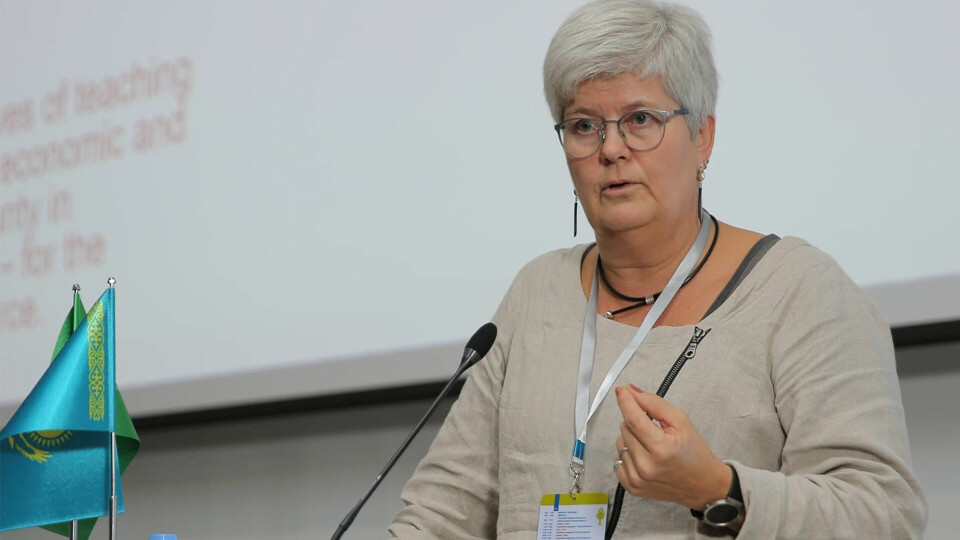 Professor i pedagogikk Marit Honerød Hoveid på en konferanse i Nur-Sultan, Kazakhstan. Marit Honerød Hoveid