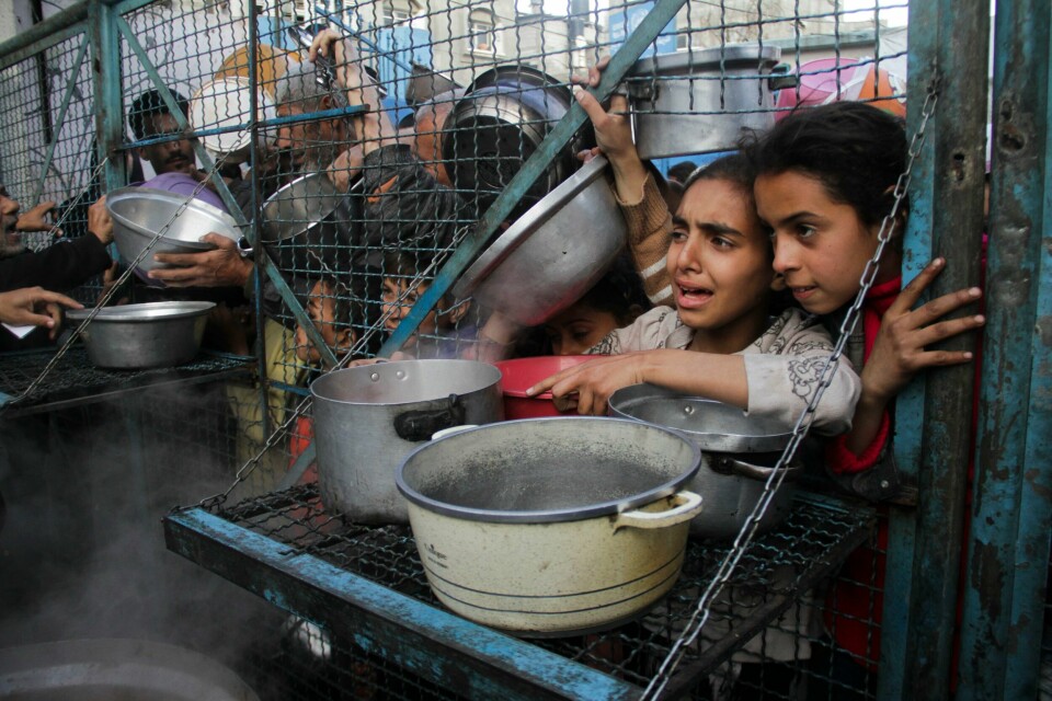 Selv om mer nødhjelp når fram til Gaza, er det langt fra nok for å dekke de humanitære behovene i det palestinske territoriet. Gazastripen er nå bare uker unna fullskala hungersnød dersom ikke Israel åpner grensen for mer nødhjelp, slår FN fast i ny rapport. Foto: AP / NTB