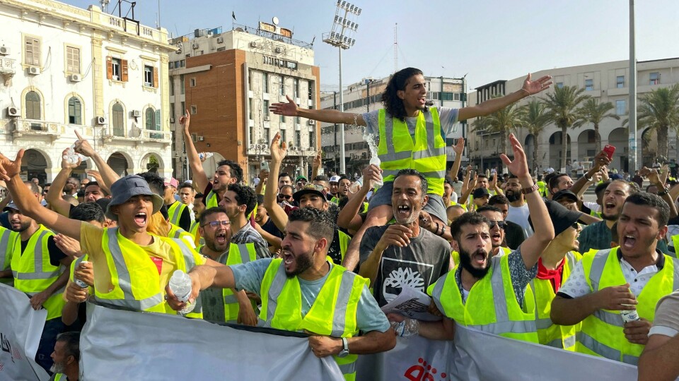 Mennesker protesterer på Martyrplassen i Tripoli, Syria Mennesker protesterer på Martyrplassen i Tripoli, Syria