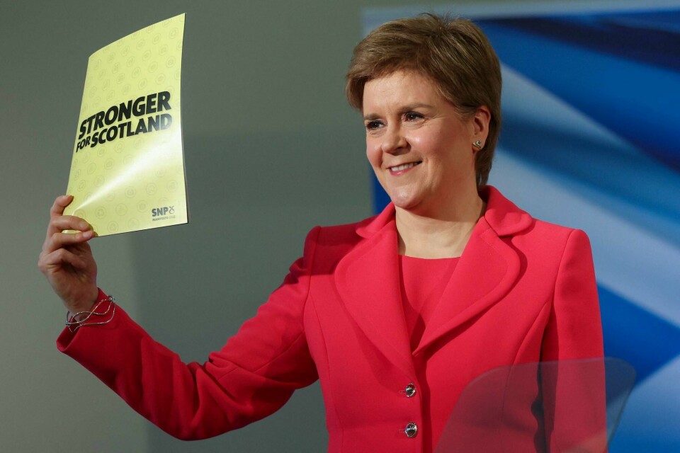 Skottlands førsteminister, Nicola Sturgeon, gjør nye forsøk på å oppnå skotsk selvstendighet. Men det er flere hindre i veien. Her legger hun fram partiet SNPs manifest i april i år. Skottlands førsteminister, Nicola Sturgeon, gjør nye forsøk på å oppnå skotsk selvstendighet. Men det er flere hindre i veien. Her legger hun fram partiet SNPs manifest i april i år.