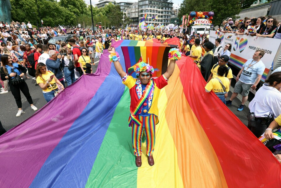 Mohammed Nazir fra London poserer under pride-paraden i den britiske hovedstaden lørdag. Mohammed Nazir fra London poserer under pride-paraden i den britiske hovedstaden lørdag. Foto: James Manning/PA via AP / NTB
