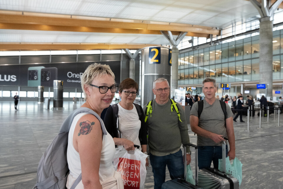 Gro Førre og hennes reisefølge er allerede forsinket, og hadde allerede opplevd et kansellert fly fra København dagen før. Gro Førre og hennes reisefølge er allerede forsinket, og hadde allerede opplevd et kansellert fly fra København dagen før.