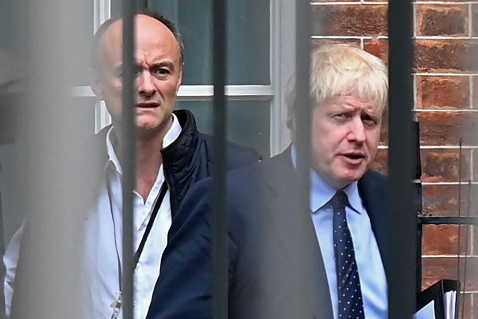 Boris Johnson sammen med tidligere rådgiver Dominic Cummings (t.v.) i september 2019. Boris Johnson sammen med tidligere rådgiver Dominic Cummings (t.v.) i september 2019.
