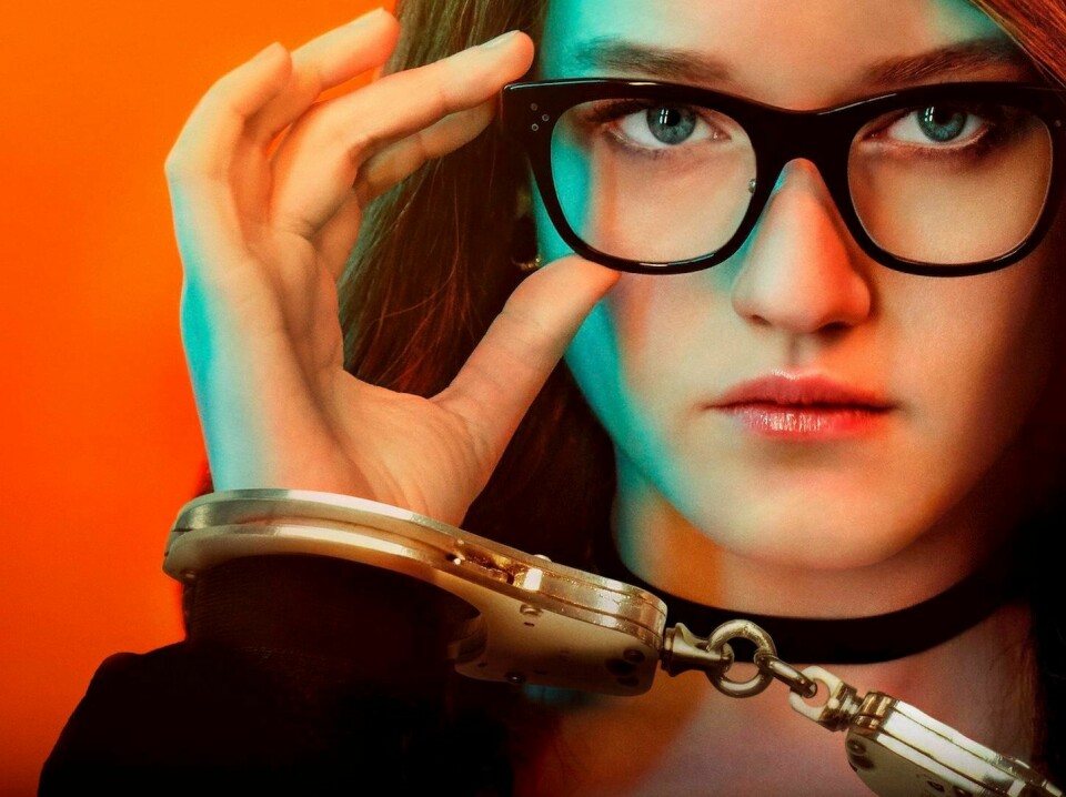 Skuespiller Julia Garner i Netflix-serien «Inventing Anna». Skuespiller Julia Garner i Netflix-serien «Inventing Anna». Foto: Netflix