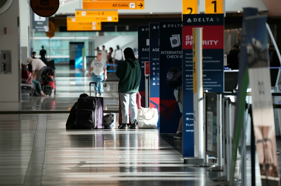 Det er lurt å registrere utenlandsreisen i UDs app Reiseklar eller på reiseregistrering.no, påminner Utenriksdepartementet. Snaut halvparten av unge kjenner ikke til de offisielle reiserådene. Det er lurt å registrere utenlandsreisen i UDs app Reiseklar eller på reiseregistrering.no, påminner Utenriksdepartementet. Snaut halvparten av unge kjenner ikke til de offisielle reiserådene. Foto: David Zalubowski/AP/NTB