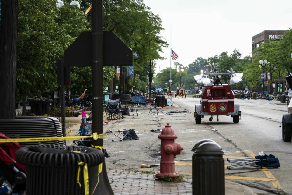 USA har sett en kraftig oppgang i masseskytinger de siste årene. Tirsdag 5. juli norsk tid drepte 21-årige Robert Crimo 7 personer og skadet mer enn 30 da han avførte skudd mot en 4. juli-parade i en forstad til delstaten Chicago. FBI etterforsker hendelsen. Den nyoppnevnte ekstremismekommisjonen i Norge skal jobbe med å forebygge slike angrep. USA har sett en kraftig oppgang i masseskytinger de siste årene. Tirsdag 5. juli norsk tid drepte 21-årige Robert Crimo 7 personer og skadet mer enn 30 da han avførte skudd mot en 4. juli-parade i en forstad til delstaten Chicago. Her etterforsker FBI hendelsen. Den nyoppnevnte ekstremismekommisjonen her til lands skal jobbe med å forebygge slike angrep.