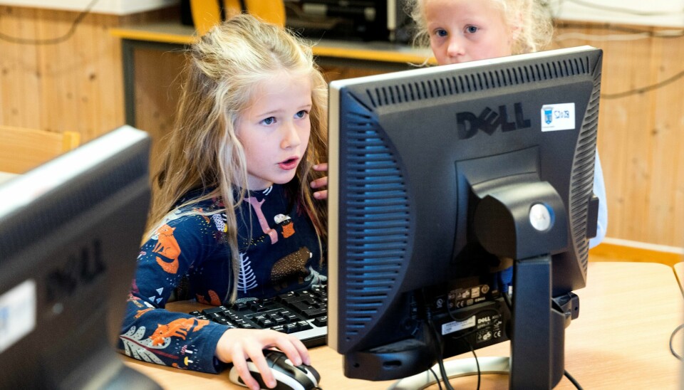Barn bruker mer tid foran skjermen enn tidligere. Dermed blir det også mindre tid til fysisk aktivitet. Helsedirektoratet anbefaler minst 60 minutter med fysisk aktivitet hver dag med «moderat til høy intensitet». Barn bruker mer tid foran skjermen enn tidligere. Dermed blir det også mindre tid til fysisk aktivitet. Helsedirektoratet anbefaler minst 60 minutter med fysisk aktivitet hver dag med «moderat til høy intensitet».