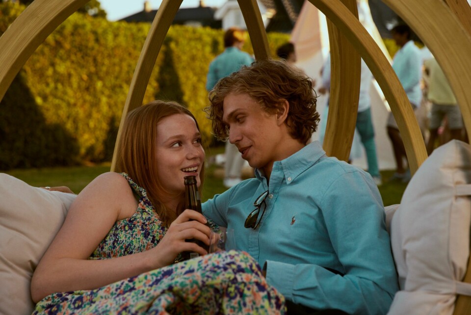 Den romantiske norske filmen 'Royalteens' handler om ei ung jente og en kommende konge, og har global premiere 17. august. Foto: Netflix Den norske filmen «Royalteen» handler om ei ung jente og en kommende konge. Netflix melder at filmen får global premiere 17. august. Foto: Netflix