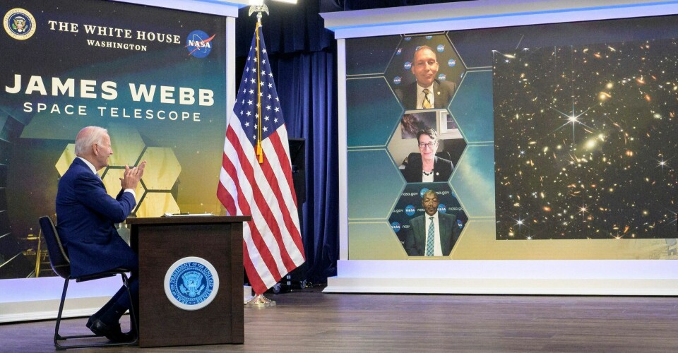 USAs president Joe Biden var fornøyd da han presenterte det første av bildene fra Webb-teleskopet på en pressekonferanse natt til tirsdag. USAs president Joe Biden var fornøyd da han presenterte det første av bildene fra Webb-teleskopet på en pressekonferanse natt til tirsdag.