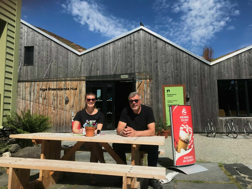 Ellinor Madland og Erik Thoring fra Naturvernforbundet Rogaland er med på arrangere gratis, lavterskel tilbud langs Mosvatnet for barnefamilier. Ellinor Madland og Erik Thoring fra Naturvernforbundet Rogaland er med på arrangere gratis, lavterskel tilbud langs Mosvatnet for barnefamilier.