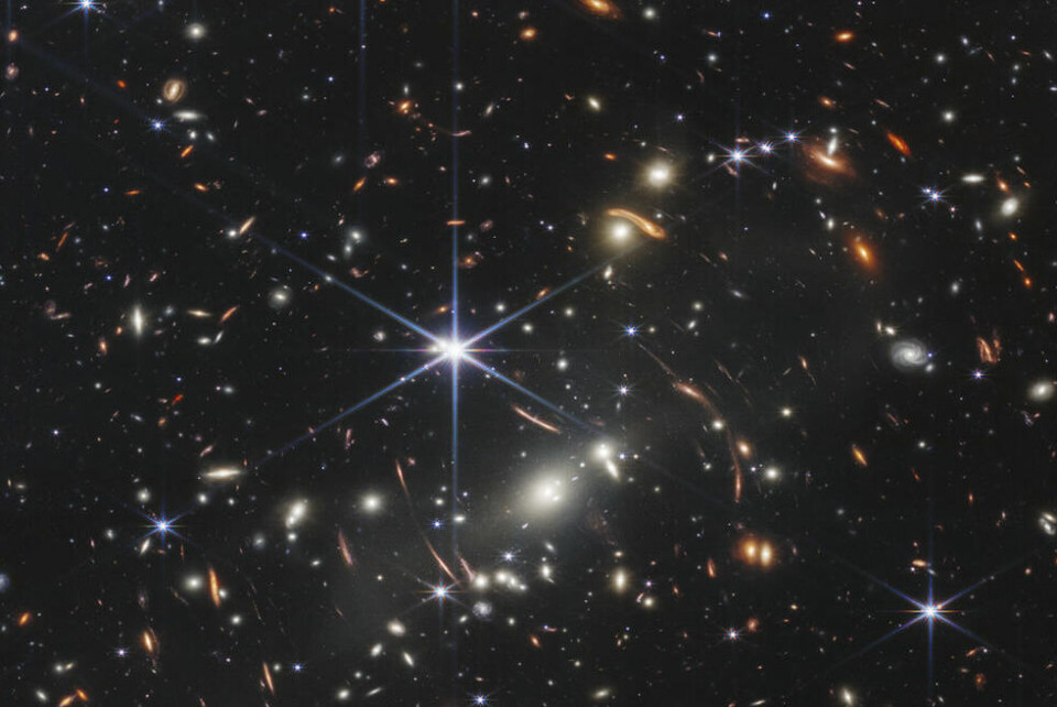 Bildet fra Nasa viser galakseklyngen SMACS 0723 og er fanget av romteleskopet James Webb. Dette er det første bildet fra dette teleskopet, som er laget for å se langt tilbake i tid. Bildet fra Nasa viser galakseklyngen SMACS 0723 og er fanget av romteleskopet James Webb. Dette er det første bildet fra den dette teleskopet, som er laget for å se langt tilbake i tid.