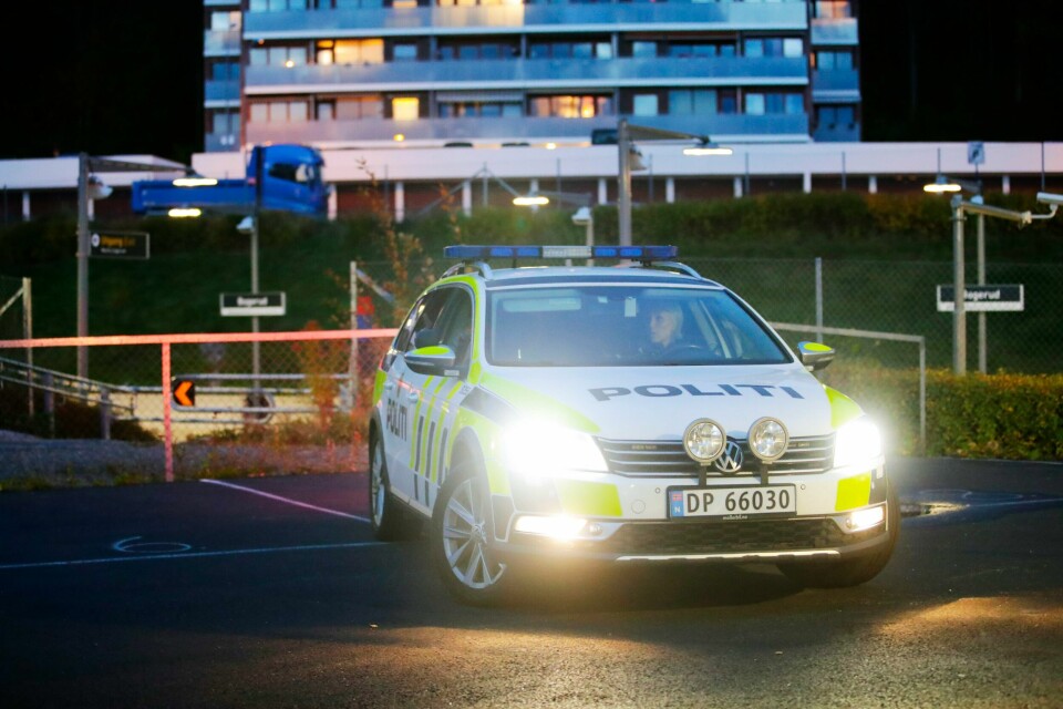 Oslo-politiet rykker ofte ut til uro, vold og kriminalitet i ungdomsmiljøer. Det kan gi gode resultater å fange barna opp før de når en alder der de debuterer med kriminalitet, mener Thov Midtsund Nordbø hos Barneombudet.