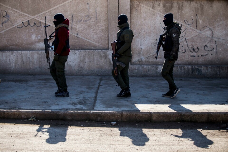 Arkivfoto FILE - U.S. backed Syrian Democratic Forces soldiers search for Islamic State militants in Hassakeh, Syria, Jan. 28, 2022. The Pentagon says it killed a leader of the Islamic State in Syria in a drone strike. U.S. Central Command said in a news release that Maher al-Agal was killed Tuesday and an unidentified senior official in the Islamic State was seriously injured. (AP Photo/Baderkhan Ahma, File)