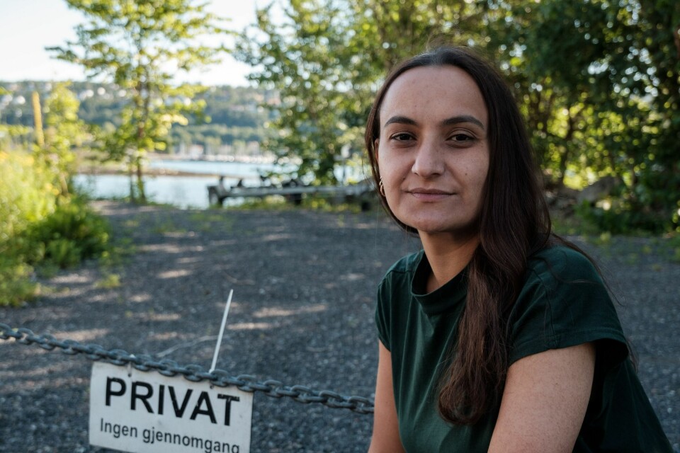 Forbudsskilt er ikke et uvanlig syn rundt kysten. Seher Aydar fra Rødt vil blant annet øke potten til fjerning av «sjikanøse stengsler». Rødt-politiker Seher Aydar