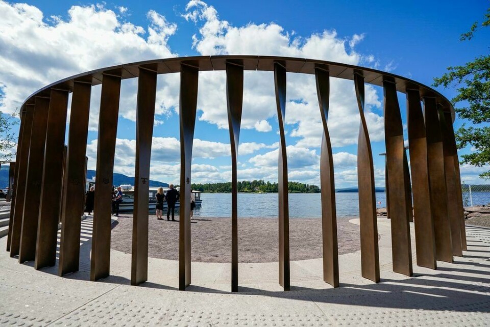 Målet med å motvirke ekstremisme er ikke bare å forhindre vold og terror, men også at alle mennesker kan leve gode, frie og trygge liv, skriver Eirik Faret Sakariassen og Kjersti Dybvig. Bildet viser det nasjonale minnestedet etter terroren i regjeringskvartalet og på Utøya. Målet med å motvirke ekstremisme er ikke bare å forhindre vold og terror, men også at alle mennesker kan leve gode, frie og trygge liv, skriver Eirik Faret Sakariassen og Kjersti Dybvig. Bildet viser det nasjonale minnestedet etter terroren i regjeringskvartalet og på Utøya.