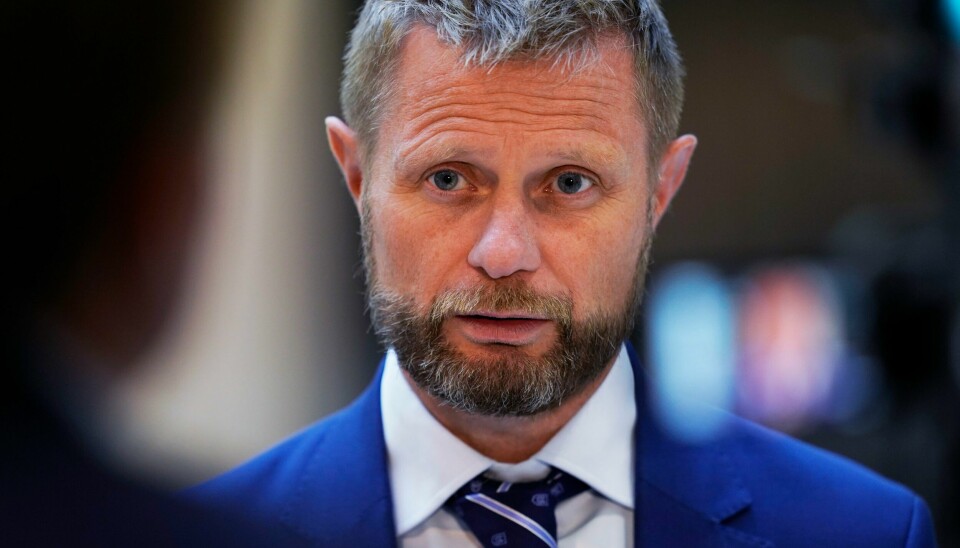 Bent Høie sier til NRK at han har tillit til at politiet og rettssystemet håndterer denne saken på en riktig måte, men ønsker ikke å kommentere saken utover det. Helse- og omsorgsminister Bent Høie har ikke gitt opp håpet om gjenåpning i september. Foto: Ali Zare / NTB