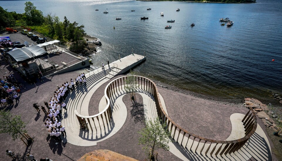 I midten av juni åpnet det nasjonale minnestedet på Utøykaia. Minnestedet består av 77 bronsesøyler – én for hver av de 77 personene som ble drept under terrorangrepet i 2011. I midten av juni åpnet det nasjonale minnestedet på Utøykaia. Minnestedet består av 77 bronsesøyler – én for hver av de 77 personene som ble drept under terrorangrepet i 2011. Foto: Lise Åserud / NTB