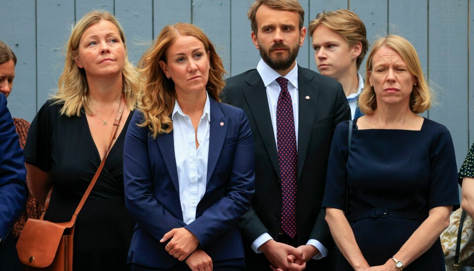 Kunnskapsminister Tonje Brenna og næringsminister Jan Christian Vestre på minnemarkeringen i regjeringskvartalet fredag. På venstre og høyre side er Aps partisekretær Kjersti Stenseng og utenriksminister Anniken Huitfeldt. Kunnskapsminister Tonje Brenna og næringsminister Jan Christian Vestre på minnemarkeringen i regjeringskvartalet fredag. På venstre og høyre side er Aps partisekretær Kjersti Stenseng og utenriksminister Anniken Huitfeldt. Foto: Tor Erik Schrøder / NTB