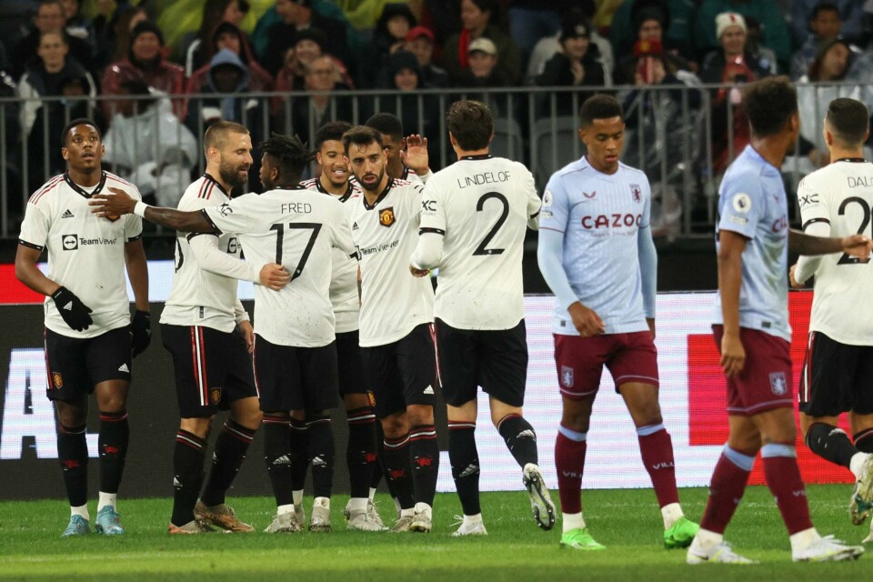 Manchester United ledet komfortabelt 2-0 til pause, men Aston Villa hevet seg kraftig etter hvilen og fikk med seg 2-2 på overtid. Manchester United ledet komfortabelt 2-0 til pause, men Aston Villa hevet seg kraftig etter hvilen og fikk med seg 2-2 på overtid.