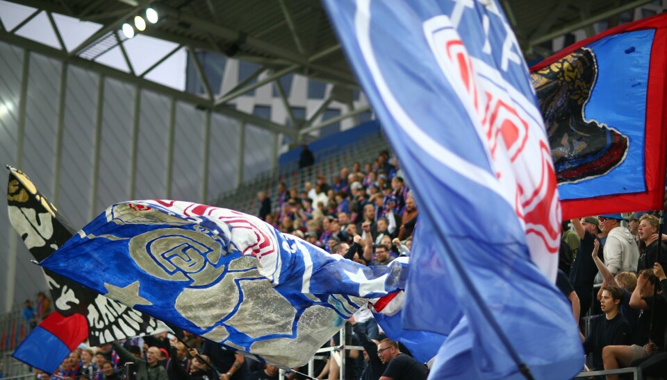 – Etter en historisk dårlig periode der vi måtte helt tilbake til år 2000 for å finne en dårligere periode, står Vålerenga plutselig med tre strake seiere i Eliteserien. Noe som er historisk bra det også, skriver Aperopet. – Etter en historisk dårlig periode der vi måtte helt tilbake til år 2000 for å finne en dårligere periode, står Vålerenga plutselig med tre strake seiere i Eliteserien. Noe som er historisk bra det også, skriver Aperopet.
