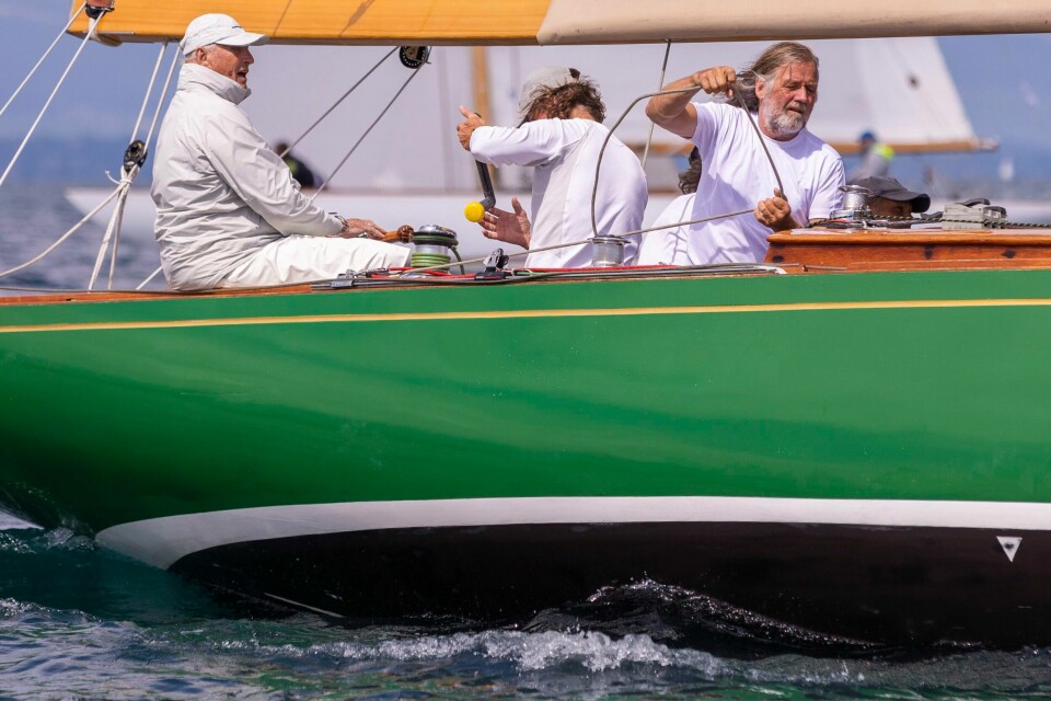 Kong Harald og mannskapet i «Sira» endte på 10.-plass i VM for 8-metere i Sveits. Kong Harald og mannskapet i «Sira» endte på 10.-plass i VM for 8-metere i Sveits. Foto: Trond Reidar Teigen / NTB