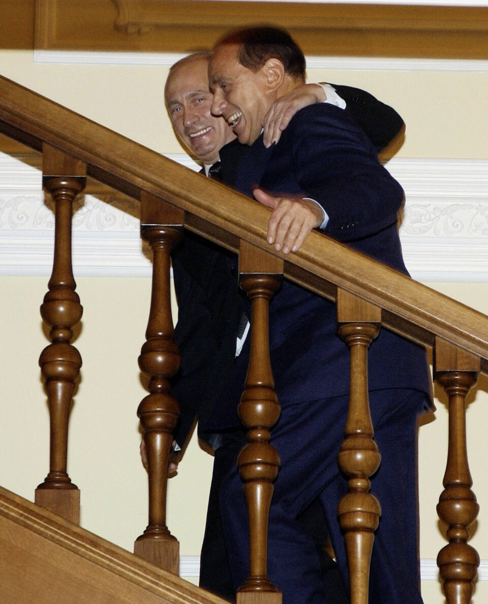 Både Silvio Berlusconi (t.h) og Matteo Salvini har måttet svare for nære bånd til Russland den siste tida. Silvio Berlusconi sammen med Russlands president Vladimir Putin i 2004.