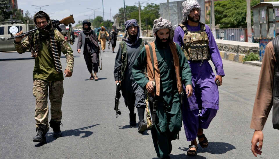 Siden Taliban tok over makten i Afghanistan, har grensevakter fra de to landene støtt sammen flere ganger. Taliban-krigere på vakt i Kabul etter at flere eksplosjoner rammet den afghanske hovedstaden i midten av juni. Foto: Ebrahim Noroozi / AP / NTB