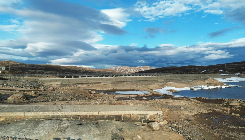Det er kritisk lite vann i magasinene våre ved inngangen til høsten – som her i Kalhovdfjorden på Hardangervidda. Det er kritisk lite vann i magasinene våre ved inngangen til høsten – som her i Kalhovdfjorden på Hardangervidda.