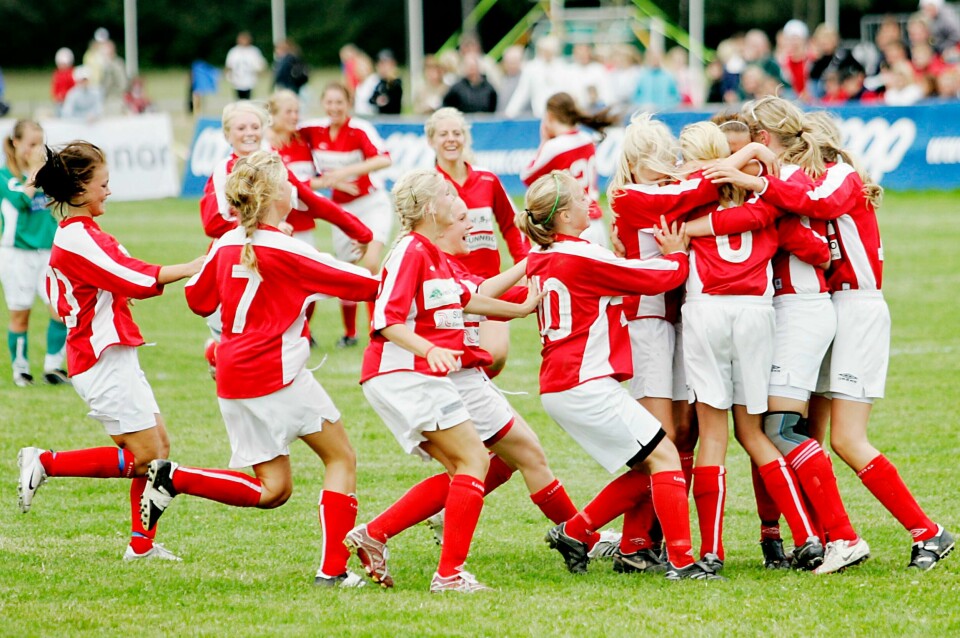 Vi får kanskje ikke barnestjerner med vår modell, men til gjengjeld holder vi langt flere ungdommer i aktivitet lenge.Norway Cup. Illustrasjonsfoto. Vi får kanskje ikke barnestjerner med vår modell, men til gjengjeld holder vi langt flere ungdommer i aktivitet lenge.