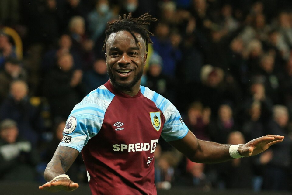 Den ivorianske kantspilleren Maxwel Cornet har signert for West Ham. Han forlater Burnley etter at de rykket ned fra Premier League forrige sesong. Den ivorianske kantspilleren Maxwel Cornet har signert for West Ham. Han forlater Burnley etter at de rykket ned fra Premier League forrige sesong.