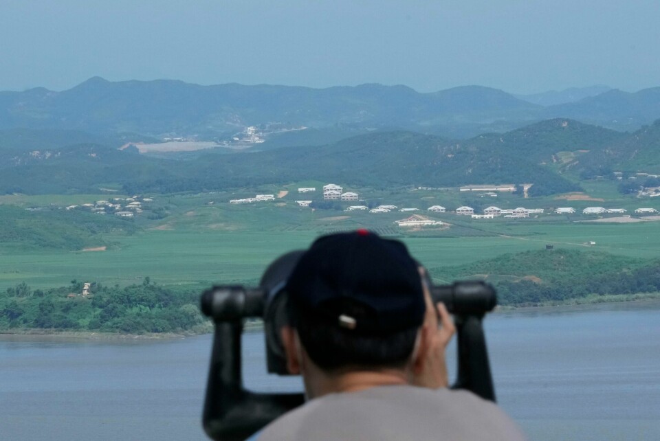Nord-Korea forbereder trolig en ny atomprøvesprengning, tror FN-eksperter. Dette bildet er Sør-Koreas grense mot landet. Nord-Korea forbereder trolig en ny atomprøvesprengning, tror FN-eksperter. Dette bildet er Sør-Koreas grense mot landet. Foto: AP / NTB