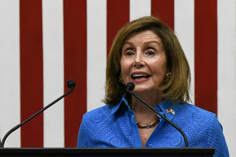 Nancy Pelosi har vært en mektig politiker i USA i mange år, og kom i sentrum for verdens oppmerksomhet denne uka. Besøket i Taiwan var en del av Asia-turné. Bildet er fra Tokyo, Japan, fredag. Nancy Pelosi har vært en mektig politiker i USA i mange år, og kom i sentrum for verdens oppmerksomhet denne uka. Besøket i Taiwan var en del av Asia-turné. Bildet er fra Tokyo, Japan, fredag.