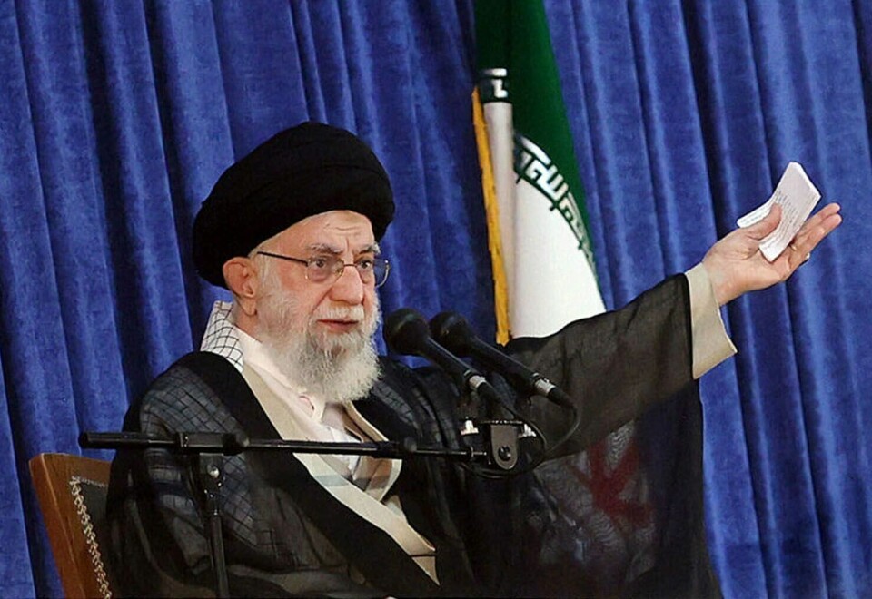 I ein fatwa i 2013 bad Irans øvste leiar, ayatollah Ali Khamenei, folk om å unngå all kontakt med bahaiar. Slik skulle minoriteten gjerast til religiøst spedalske i ayatollah-riket, skriv Johannes Morken. I ein fatwa i 2013 bad Irans øvste leiar, ayatollah Ali Khamenei, folk om å unngå all kontakt med bahaiar. Slik skulle minoriteten gjerast til religiøst spedalske i ayatollah-riket, skriv Johannes Morken.
