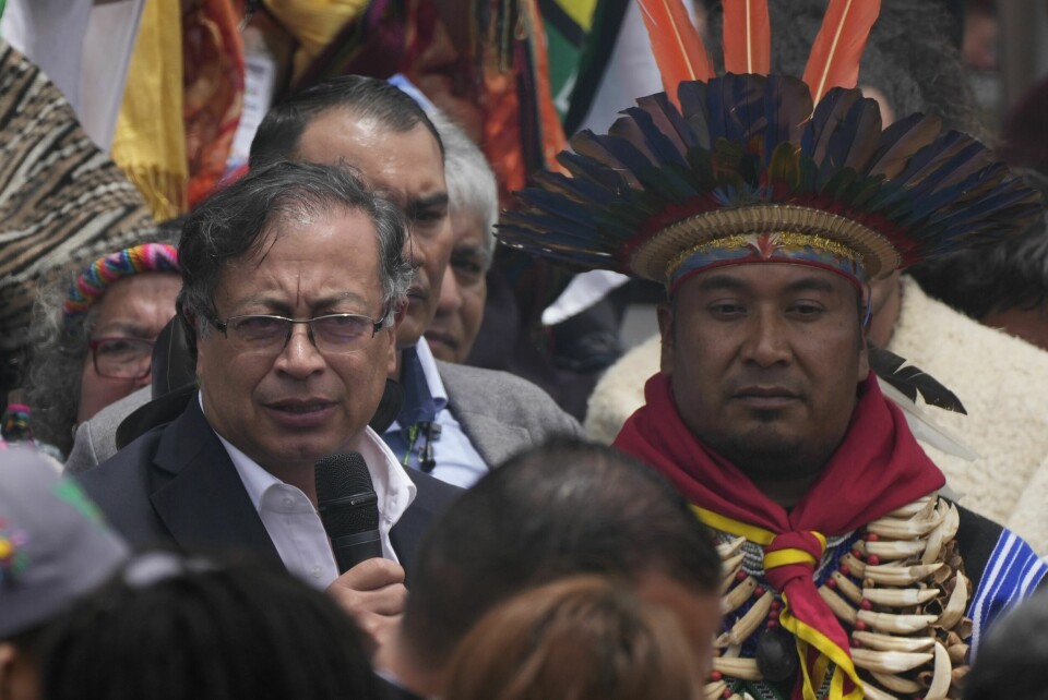 Påtroppende colombiansk president Gustavo Petro deltok lørdag i en seremoni organisert av landets urbefolkning og feministgrupper. Søndag tas han i ed som landets president. Påtroppende colombiansk president Gustavo Petro deltok lørdag i en seremoni organisert av landets urbefolkning og feministgrupper. Søndag tas han i ed som landets president. Foto: Ariana Cubillos / AP / NTB