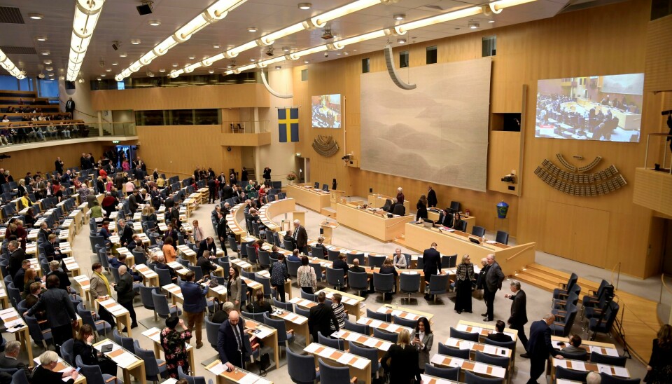 En politiker i svenske Riksdagen skal ha sendt en eksplisitt video av seg selv til kvinner. Videoen ser ut til å ha blitt spilt inn på et kontor i riksdagshuset Foto: Erik Simander / TT / NTB