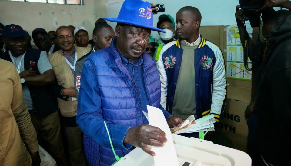 Presidentkandidat Raila Odinga stemte i valglokalet i Kibera barneskole i Nairobi tirsdag. Presidentkandidat Raila Odinga stemte i valglokalet i Kibera barneskole i Nairobi tirsdag. Foto: Mosa'ab Elshamy / AP / NTB