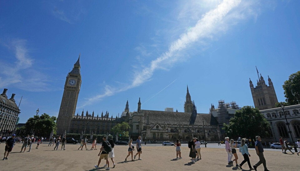 Gresset i Parliament square i London er alt annet enn grønt. Den britiske hovedstaden opplevde i juli temperaturer opp mot 35 grader. Gresset i Parliament square i London er alt annet enn grønt. Den britiske hovedstaden opplevde i juli temperaturer opp mot 35 grader. Foto: AP / NTB