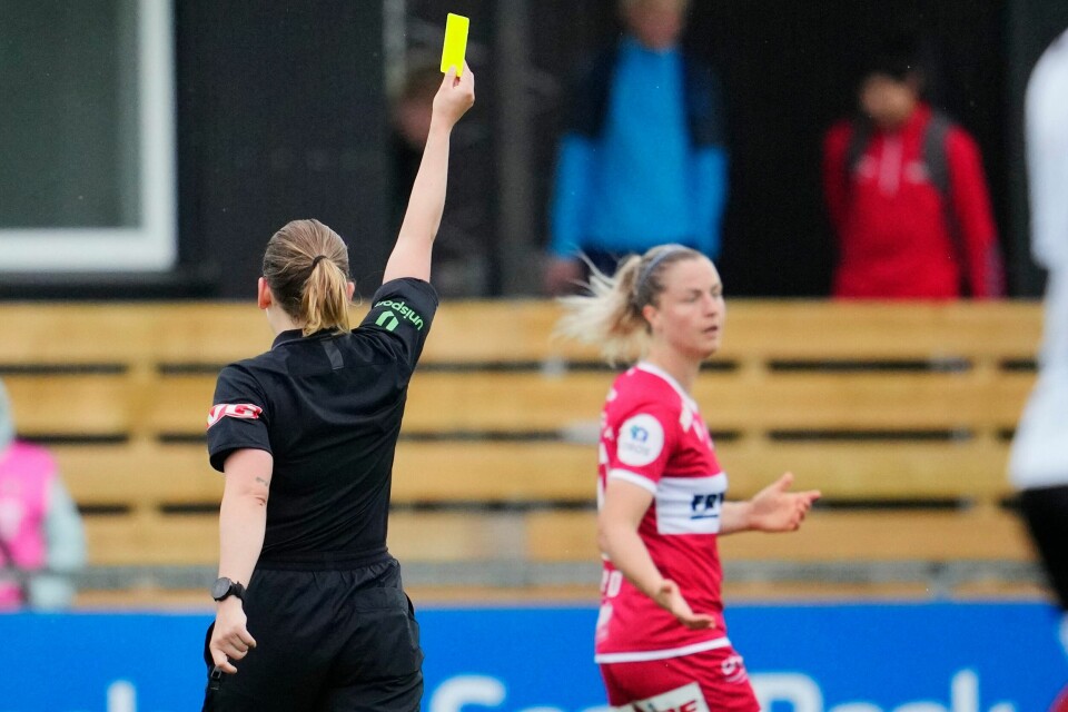 Foto: Ole Martin Wold / NTB Ingrid Spord får gult kort mot Rosenborg. Nå skal hun igjen ikle seg den fargen. Foto: Ole Martin Wold / NTB