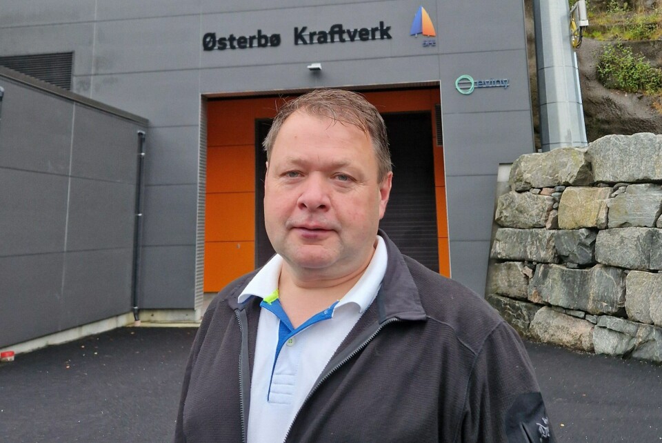 Høyangers varaordfører Geir Helge Østerbø fra Senterpartiet bor midt på grensen for dyr og billig strøm på Vestlandet. Geir Helge