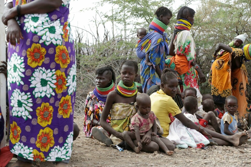 USAs bistandsorganisasjon USAID deler ut mat i Turkana-området i Nord-Kenya i juli i år. Millioner av mennesker på Afrikas horn er rammet av langvarig og alvorlig tørke. USAs bistandsorganisasjon USAID deler ut mat i Turkana-området i Nord-Kenya i juli i år.
