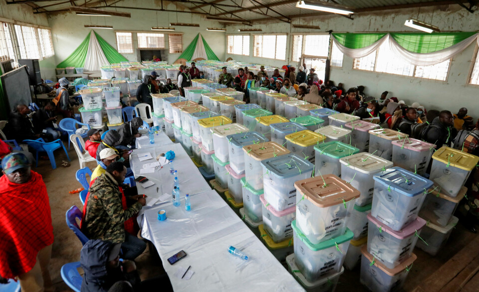 Stemmene telles etter tirsdagens valg i Kenya. Stemmene telles etter tirsdagens valg i Kenya.