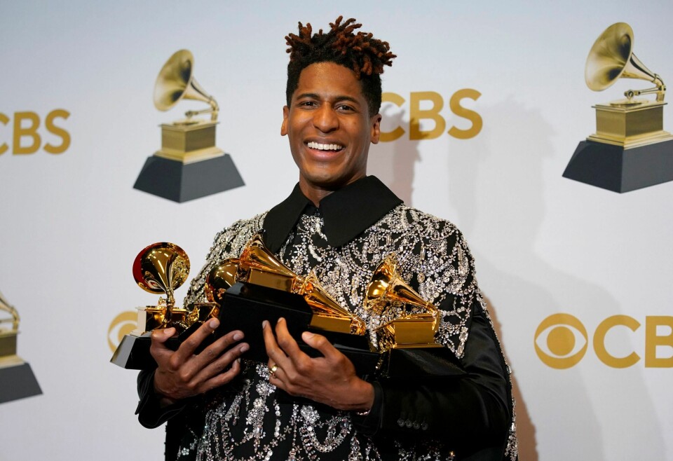 Blir neppe arbeidsledig: Jon Batiste hadde favnen full av Grammy-priser da gallaen gikk av stablene tidligere i år. Blir neppe arbeidsledig: Jon Batiste hadde favnen full av Grammy-priser da gallaen gikk av stablene tidligere i år. Foto: AP