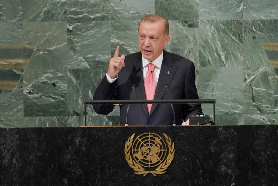 Erdogan har trappet opp retorikken i det siste. Det blir tilskrevet det faktum at det er valg neste år, samt at Tyrkia samme år kan feire 100 år som selvstendig republikk. Bildet er fra en tale han nylig holdt i FNs generalforsamling. Erdogan har trappet opp retorikken i det siste, blir imidlertid tilskrevet det faktum at det er valg neste år, samt at Tyrkia samme år kan feire 100 år som selvstendig republikk. Bildet er fra en tale han nylig holdt i FN.
